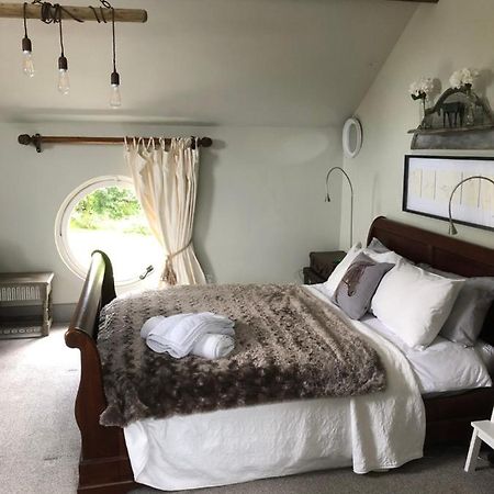 The Jockey Room Hideaway Spurstow Exterior photo